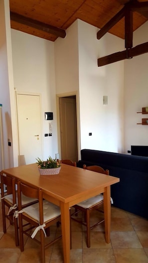 Apartment, 1 Bedroom | In-room dining