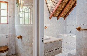 Bathroom - St Francis Bay Luxury Lodge 2 (Saint Francis Bay)