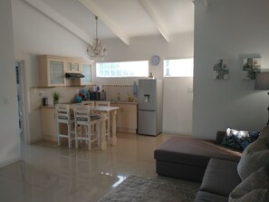 Executive Suite, 1 Queen Bed, Garden View (Marula Suite) | Egyptian cotton sheets, premium bedding, iron/ironing board, free WiFi - Pepper Tree BnB (Sandton)