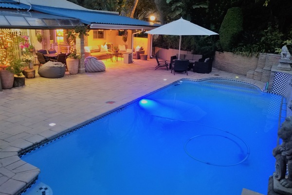 Kolam renang outdoor