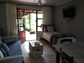 Flats | In-room safe, free WiFi - African Sun Guest House (George)