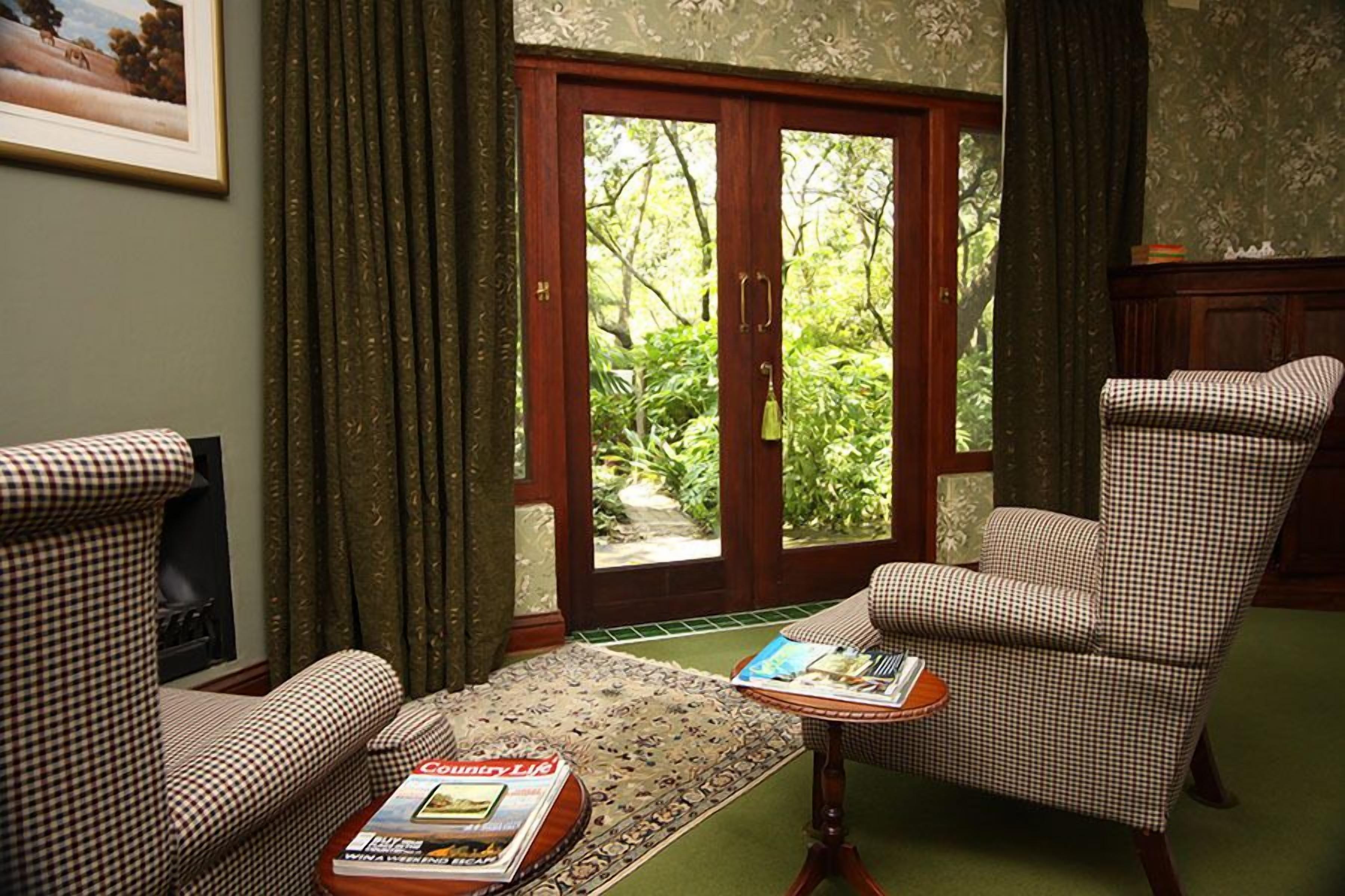 Flat-screen TV, fireplace, DVD player