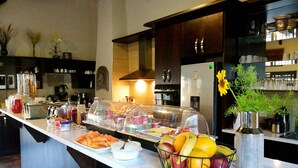 Daily buffet breakfast for a fee - Capbon Guesthouse (Windhoek)