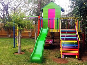 Tempat bermain anak - outdoor