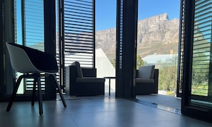 Double or Twin Room, Mountain View | 1 bedroom, premium bedding, minibar, in-room safe - Bayview Guest House (Cape Town)