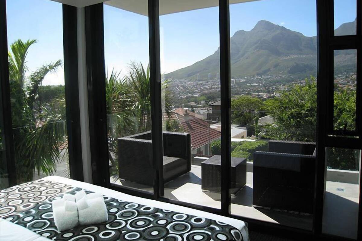 Deluxe Room 004 | 1 bedroom, premium bedding, minibar, in-room safe