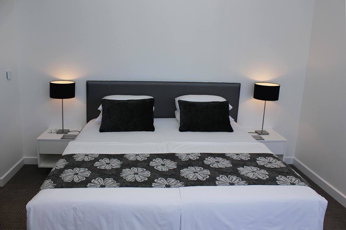 Superior Room 001 | 1 bedroom, premium bedding, minibar, in-room safe