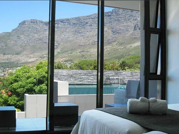 Deluxe Room 003 | 1 bedroom, premium bedding, minibar, in-room safe - Bayview Guest House (Cape Town)