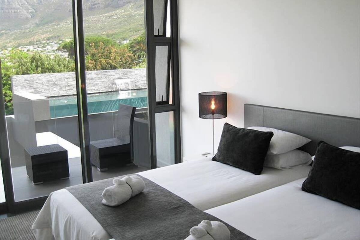 Deluxe Room 003 | 1 bedroom, premium bedding, minibar, in-room safe
