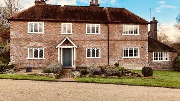 Cottage Familial, 6 chambres | Façade de lâhĂ©bergement