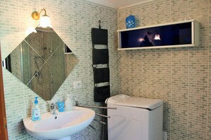 Apartment, 2 Bedrooms | Bathroom