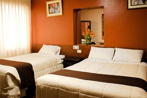 Classic Triple Room | Soundproofing, free WiFi, bed sheets - Posada de Belén (Arequipa)