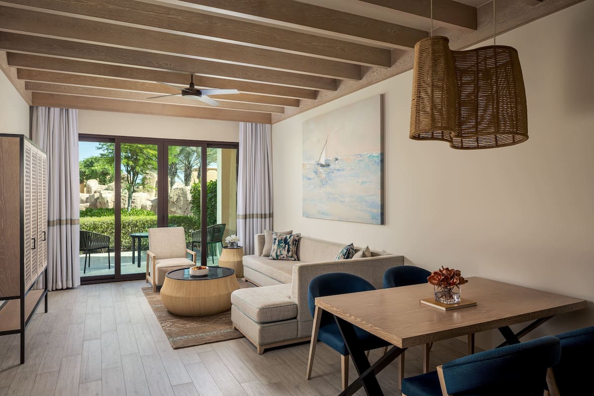 Suite, 1 camera da letto, balcone, vista resort (Louge Access) | Biancheria da letto ipoallergenica, copriletto in piuma