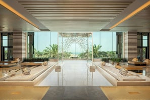 Lobby - Saadiyat Rotana Resort and Villas (Abu Dhabi)