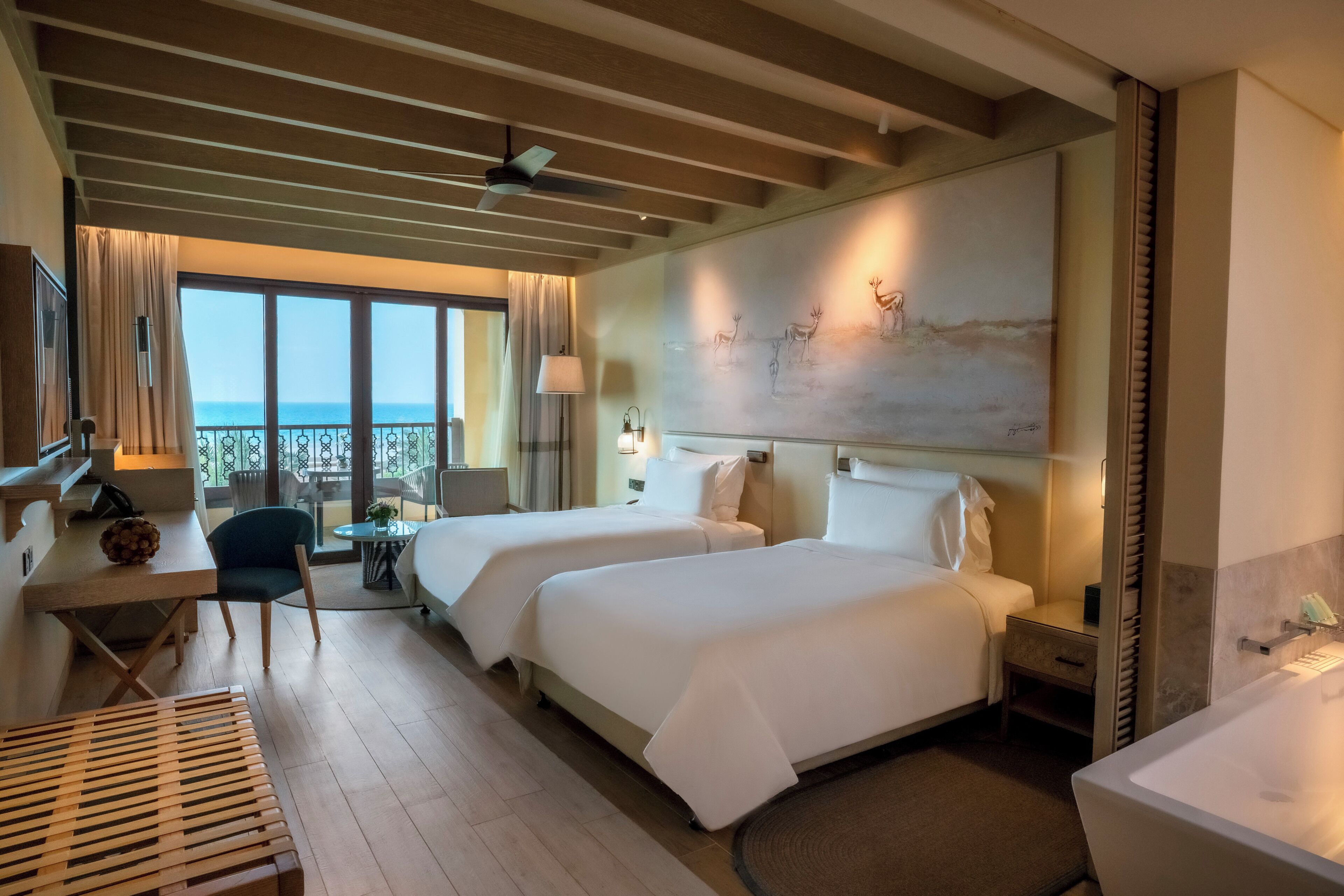 Ropa de cama hipoalergénica, edredón, camas con pillow-top y minibar 