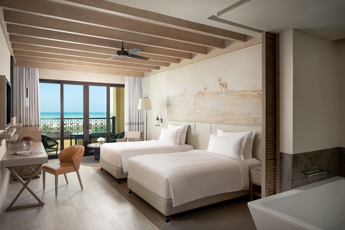 Camera, balcone, vista mare (Lounge Access) | Biancheria da letto ipoallergenica, copriletto in piuma