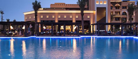 Piscine extérieure, accÚs possible de 7 h à 18 h, cabanas gratuites