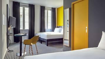 Bureau, chambres insonorisées, fer et planche à repasser, Wi-Fi gratuit