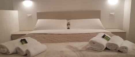 أغطية فراش متميزة ومكواة/لوح كي وواي فاي مجانًا