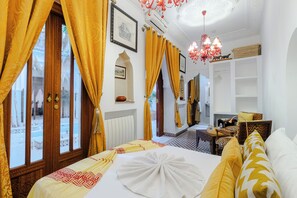 Habitación Deluxe, 1 cama matrimonial | 1 habitación, ropa de cama de alta calidad y camas con efecto memoria 