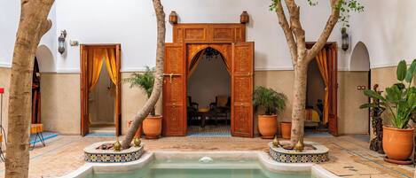 Deluxe kamer, 1 tweepersoonsbed | 1 slaapkamer, luxe beddengoed, bedden met traagschuimmatrassen