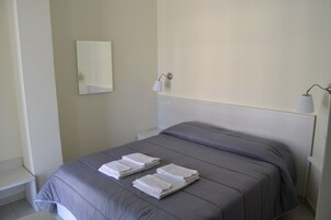 Caja de seguridad en la habitación y escritorio 