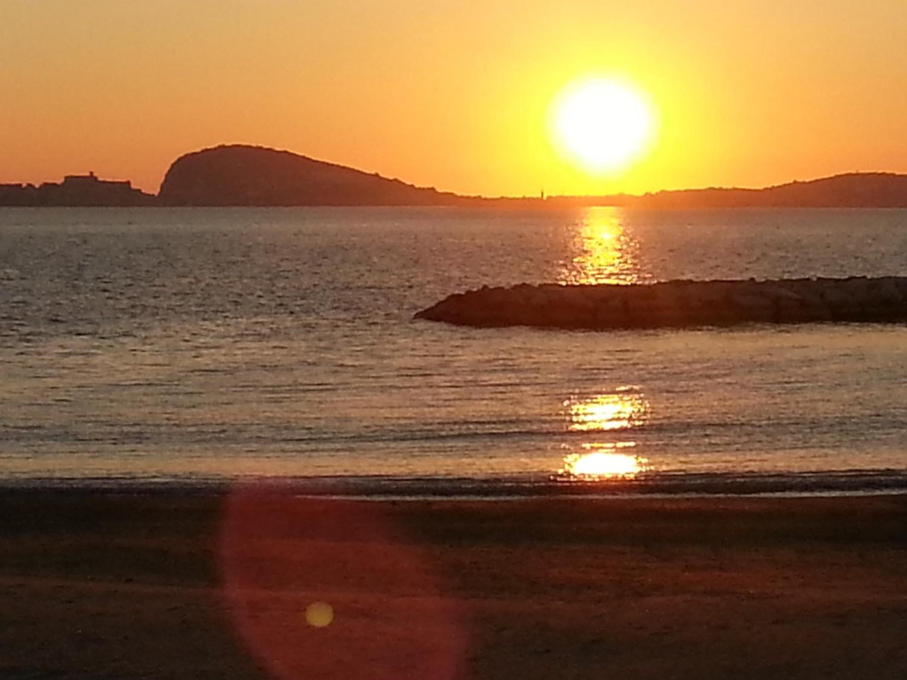 Private beach nearby, white sand, sun-loungers, beach umbrellas