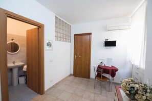 Interior - La Rosa Antica (Caltagirone)