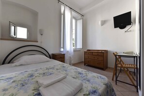 Caja de seguridad en la habitación, escritorio y wifi gratis 