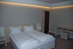 Superior Double or Twin Room, Balcony, River View | In-room safe, desk, iron/ironing board, free cribs/infant beds - Hotel Nova Bentbaša (Sarajevo)