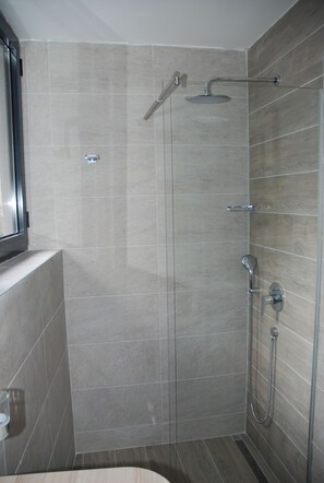 Comfort Double or Twin Room, Balcony, River View | Bathroom shower