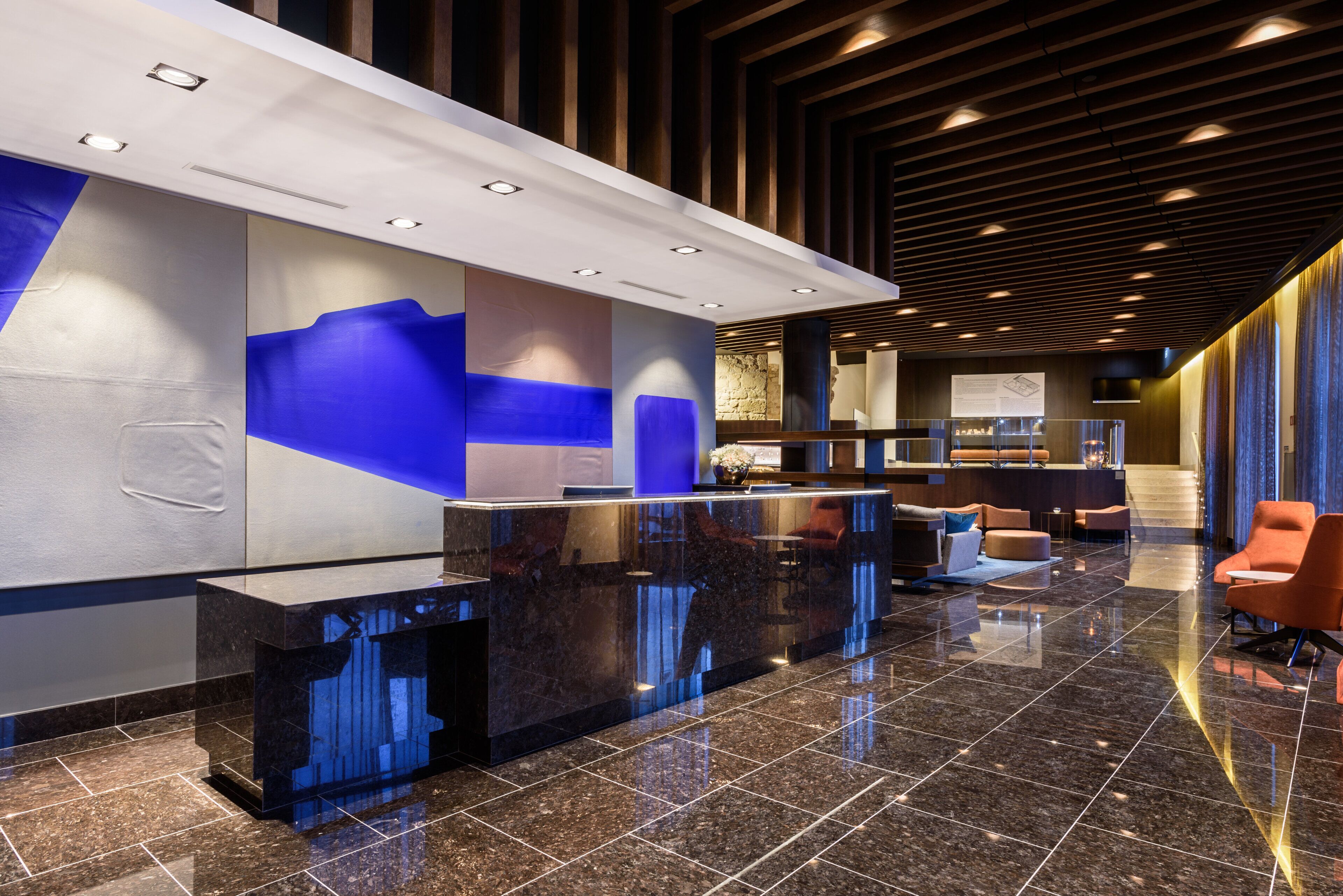 Lobby-lounge
