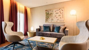 Minibar, Zimmersafe, individuell dekoriert, individuell eingerichtet