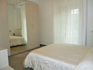 Apartment, 2 Bedrooms | 2 bedrooms, bed sheets