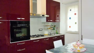Apartment, 2 Bedrooms | Private kitchen