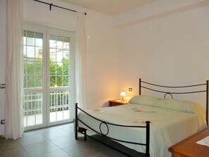Apartment, 2 Bedrooms | 2 bedrooms, bed sheets