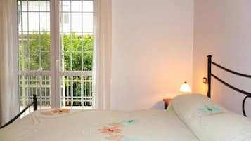Apartment, 2 Bedrooms | 2 bedrooms, bed sheets