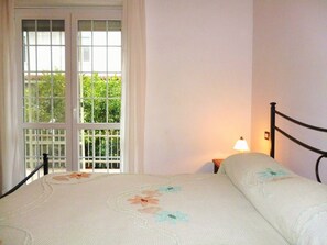 Apartment, 2 Bedrooms | 2 bedrooms, bed sheets