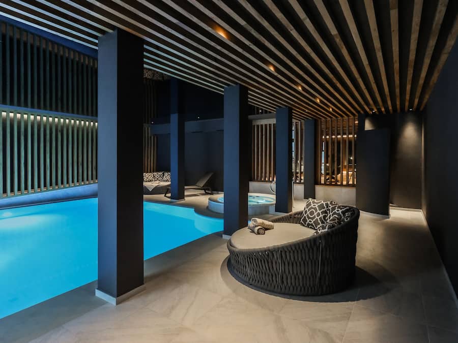 Indoor pool, pool loungers