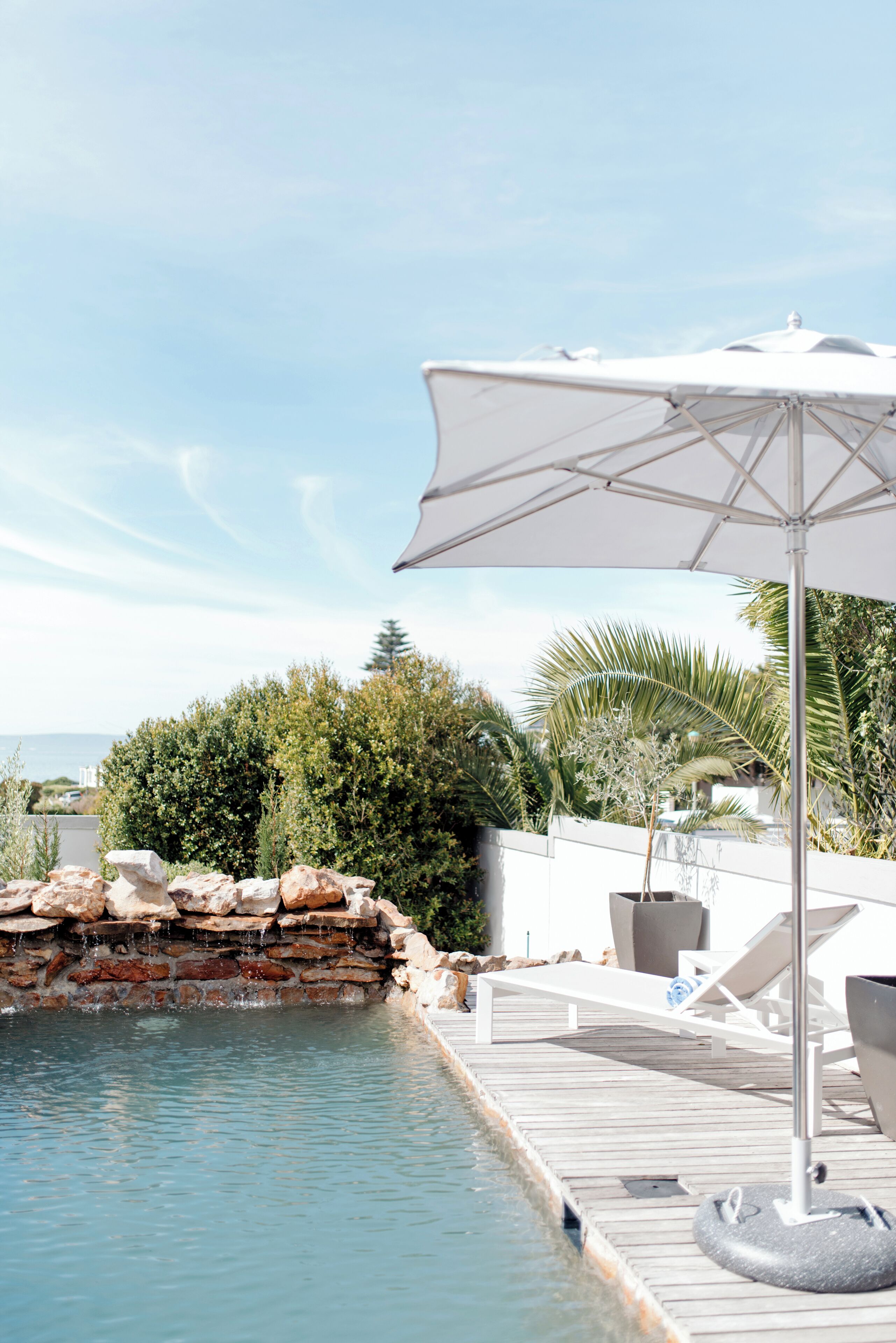 Standard Room, 1 Queen Bed, Bay View | In-room safe, free WiFi, bed sheets