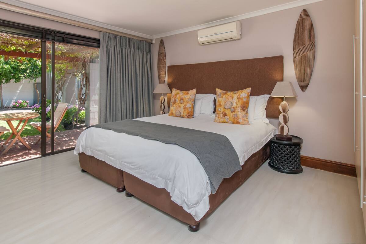 In-room safe, free WiFi, bed sheets