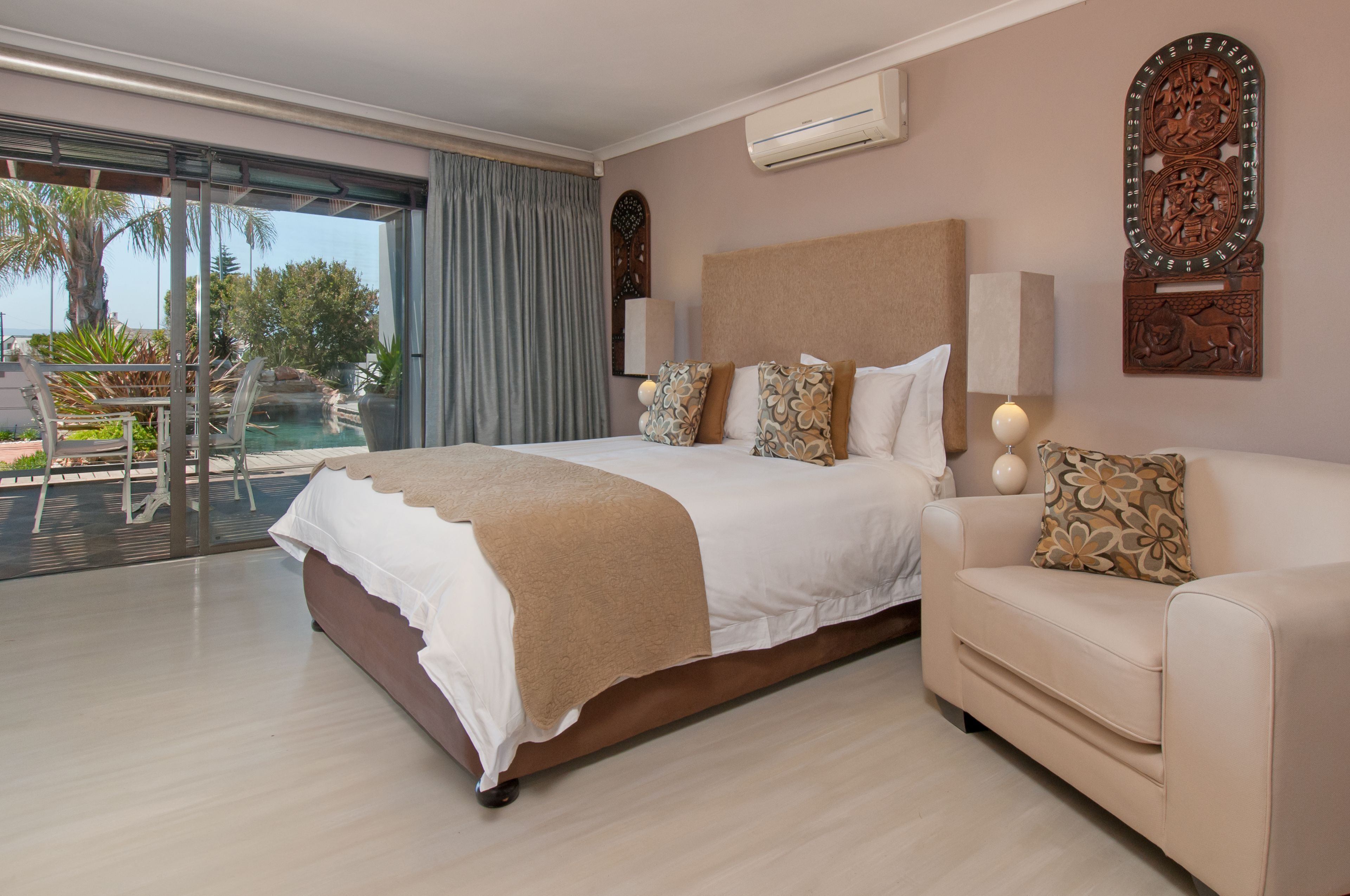 In-room safe, free WiFi, bed sheets
