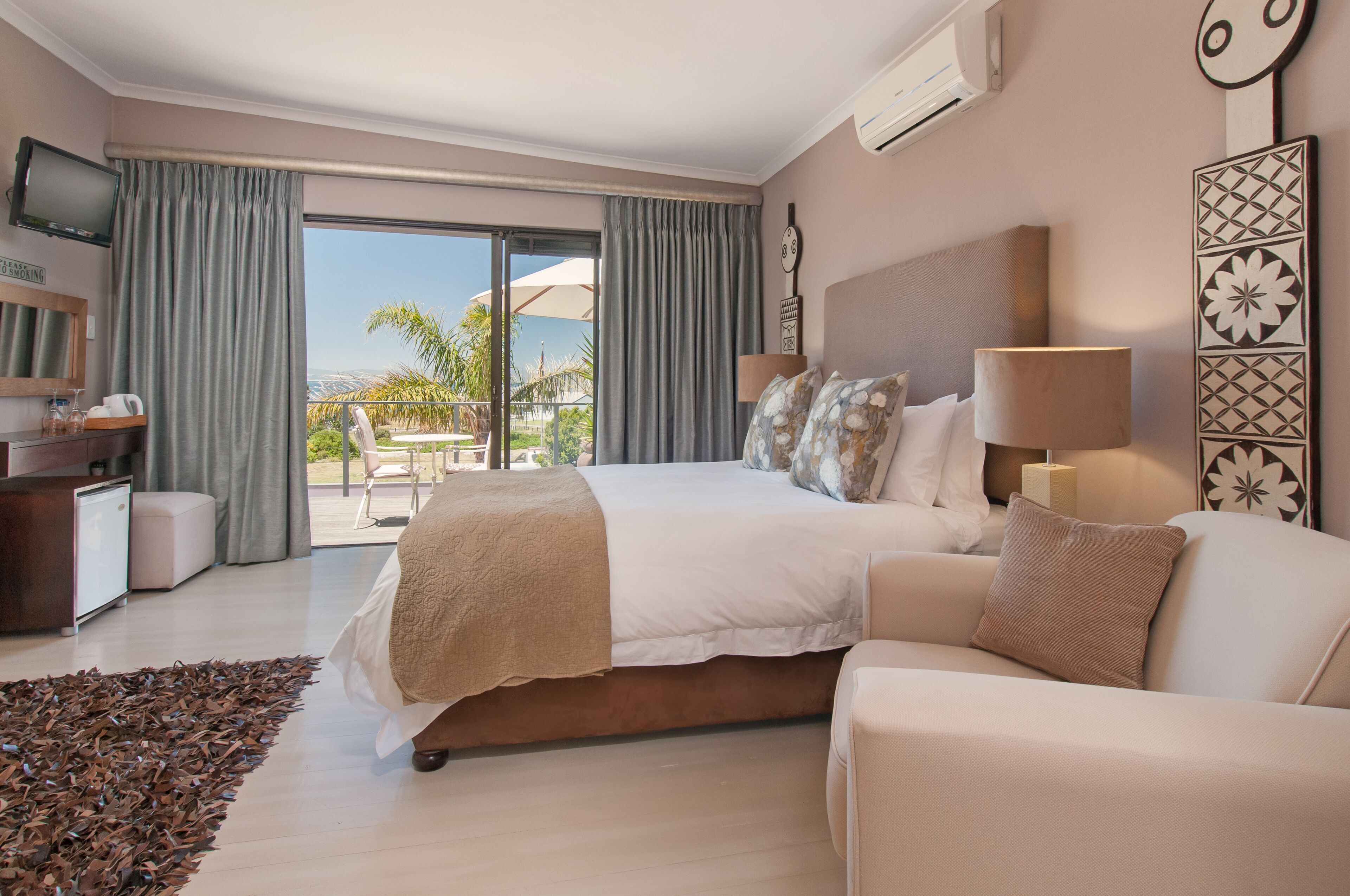 In-room safe, free WiFi, bed sheets