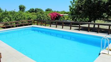 Piscine extérieure (ouverte en saison)