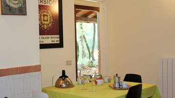 House, 2 Bedrooms, Patio | Private kitchen