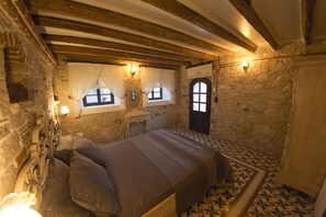 Premium bedding, free WiFi, bed sheets - CavliHane 1885 (Ayvalik)