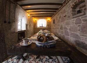 Free daily buffet breakfast - CavliHane 1885 (Ayvalik)