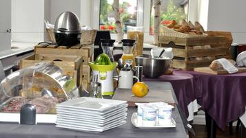 Petit déjeuner (11.50 EUR par personne)