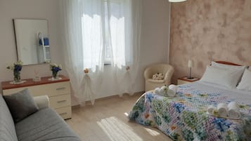 Appartamento familiare, 1 camera da letto, vista giardino | Biancheria da letto di alta qualità, ferro/asse da stiro