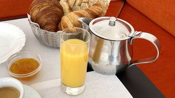 Desayuno continental (EUR 9.50 por persona)